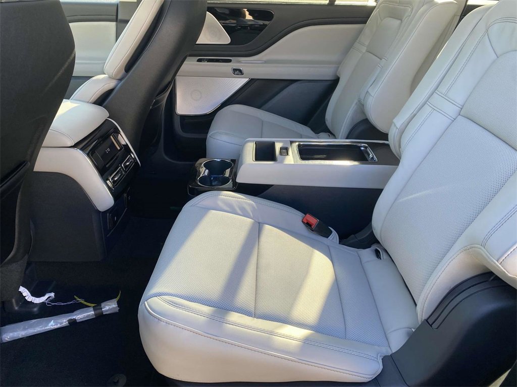 New 2025 Lincoln Aviator Reserve w/ Luxury Package image 13