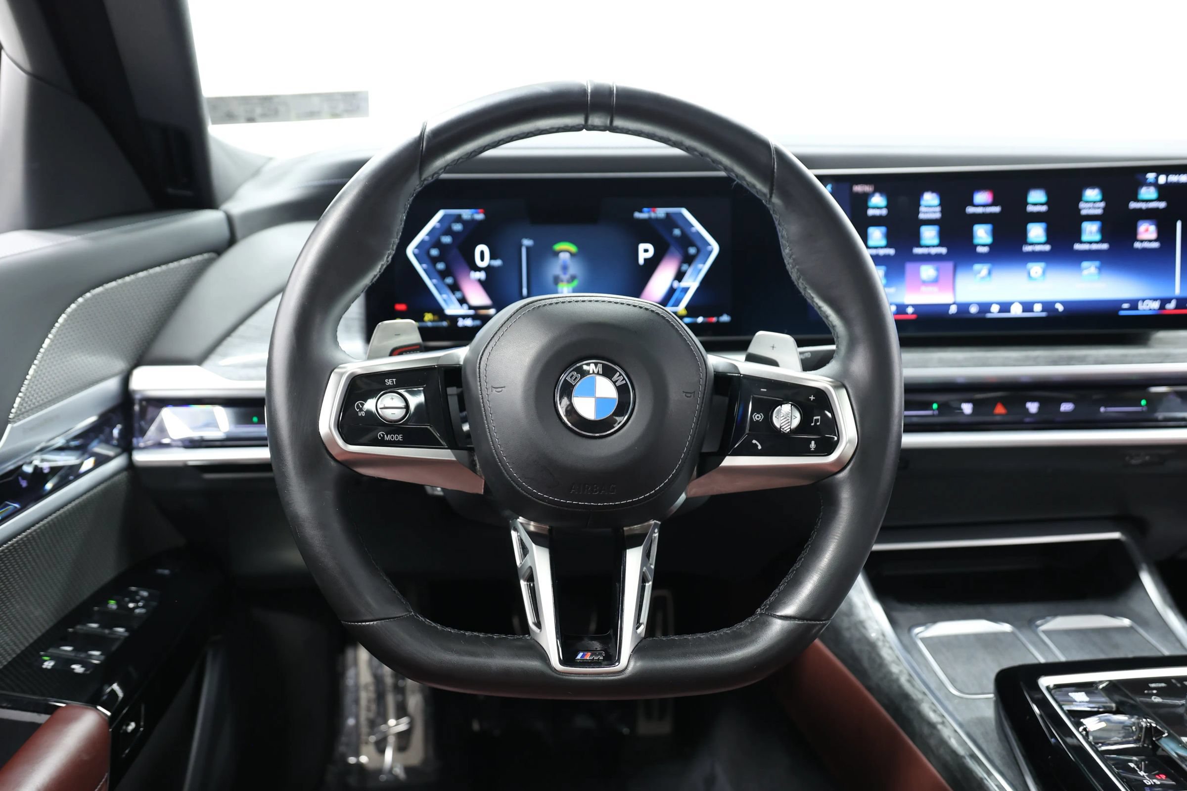 Used 2023 BMW 740i w/ Parking Assistance Package RWD image 21