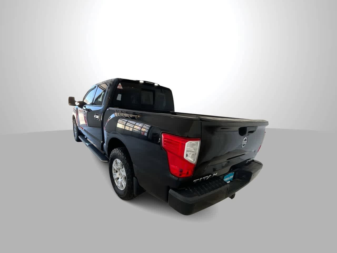 Used 2017 Nissan Titan SV AWD/4WD image 6