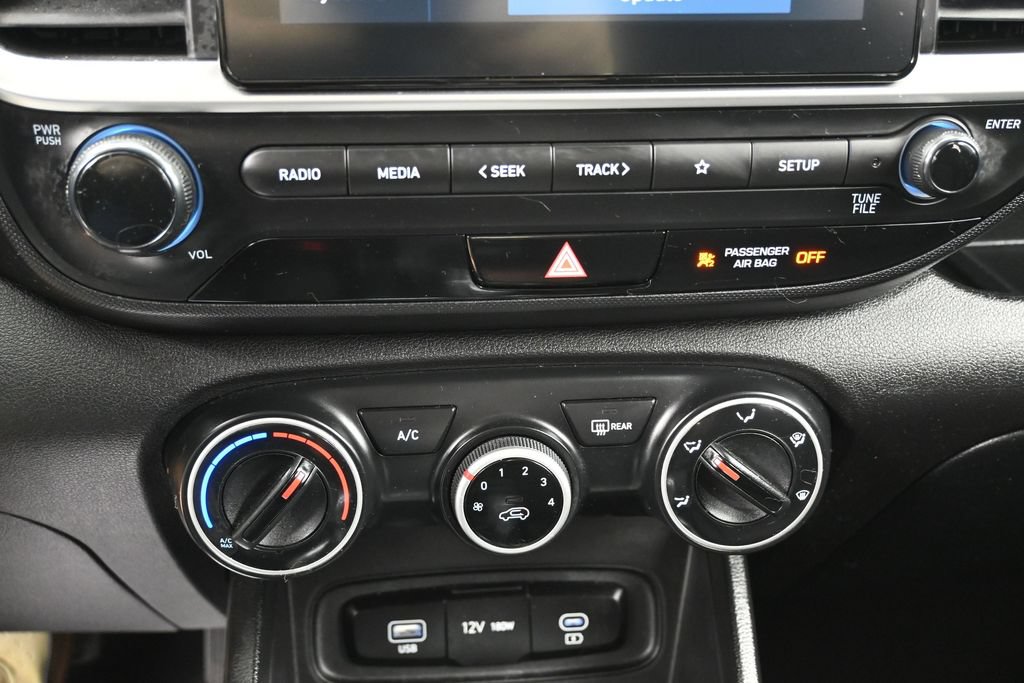 Used 2025 Hyundai Venue SE FWD image 24