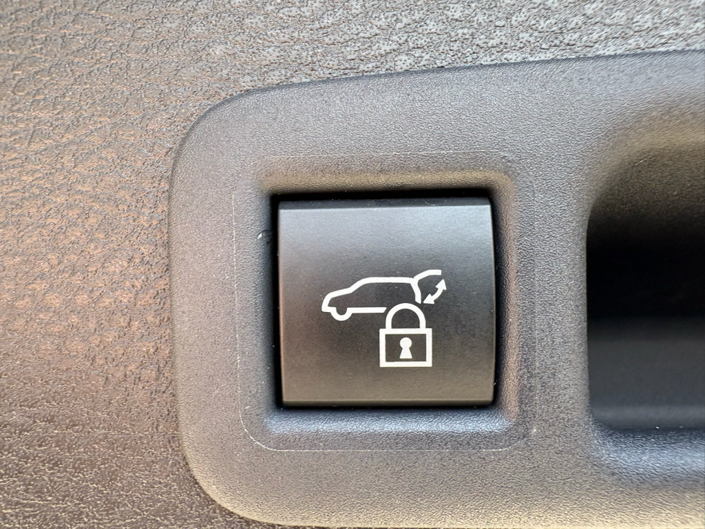 Used 2025 Toyota Sienna XLE Woodland Edition AWD/4WD image 32