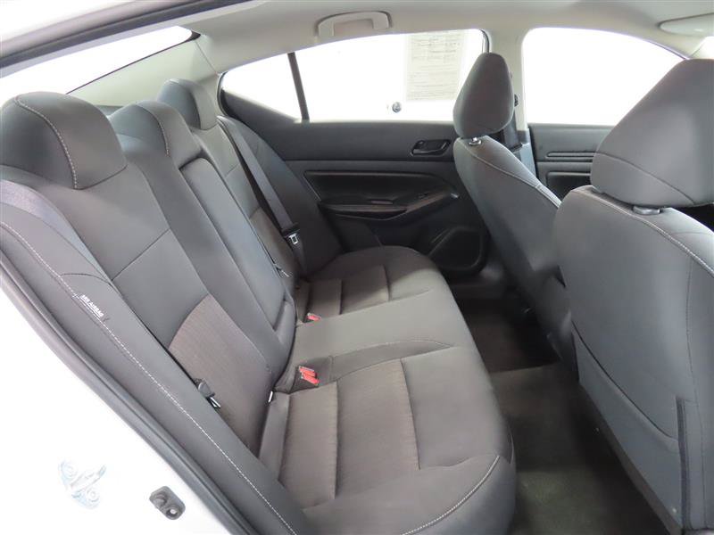 Used 2025 Nissan Altima 2.5 SV FWD image 32