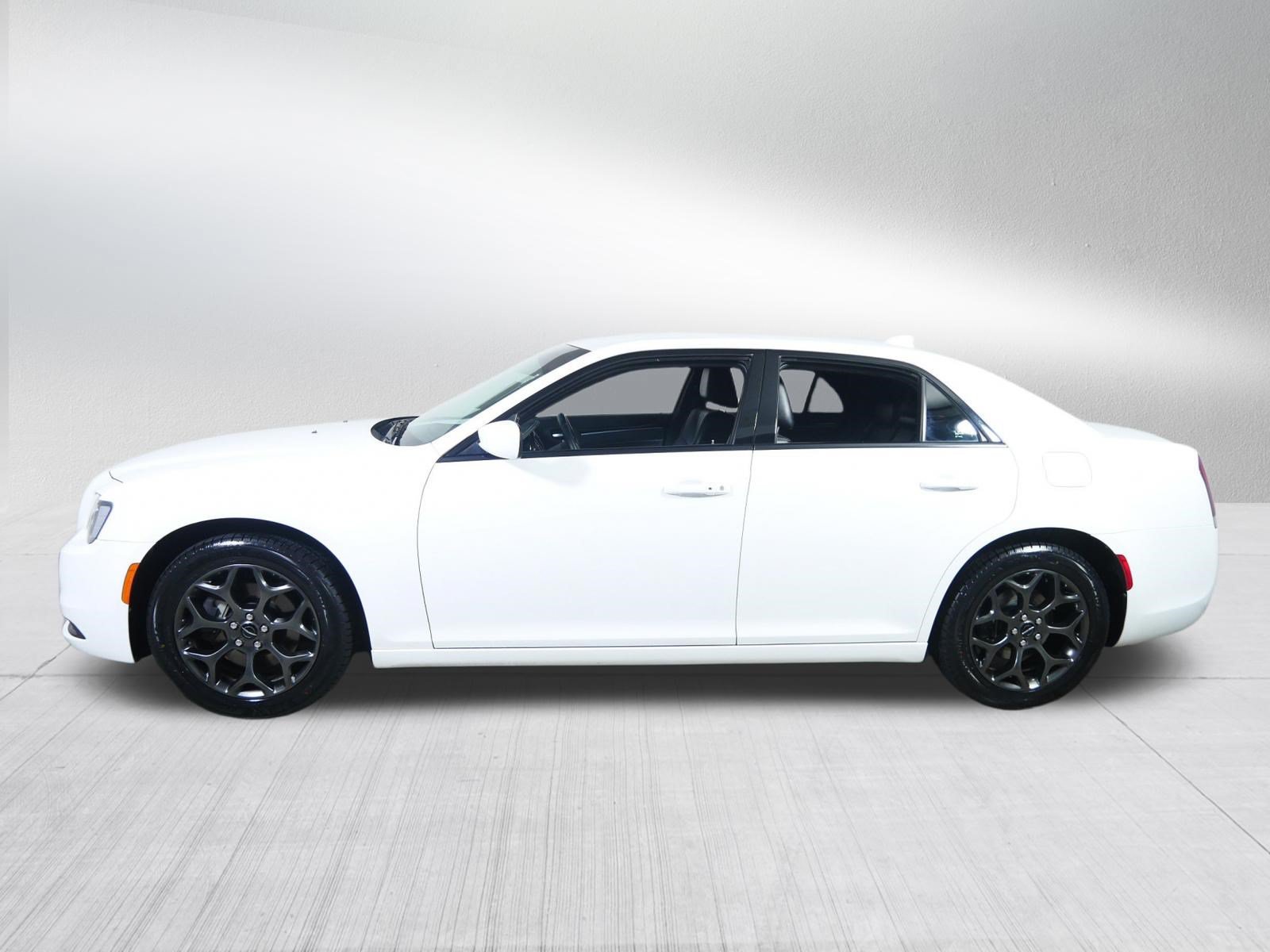 Used 2018 Chrysler 300 S AWD/4WD image 4