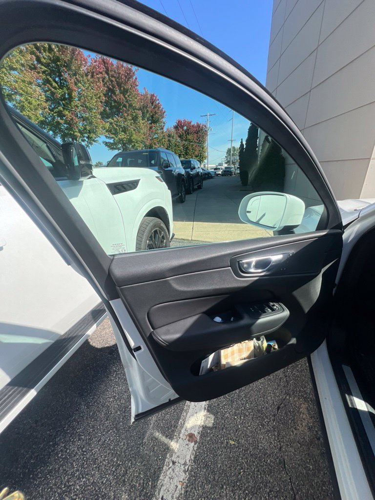 Used 2021 Volvo XC60 T5 Momentum AWD/4WD image 15