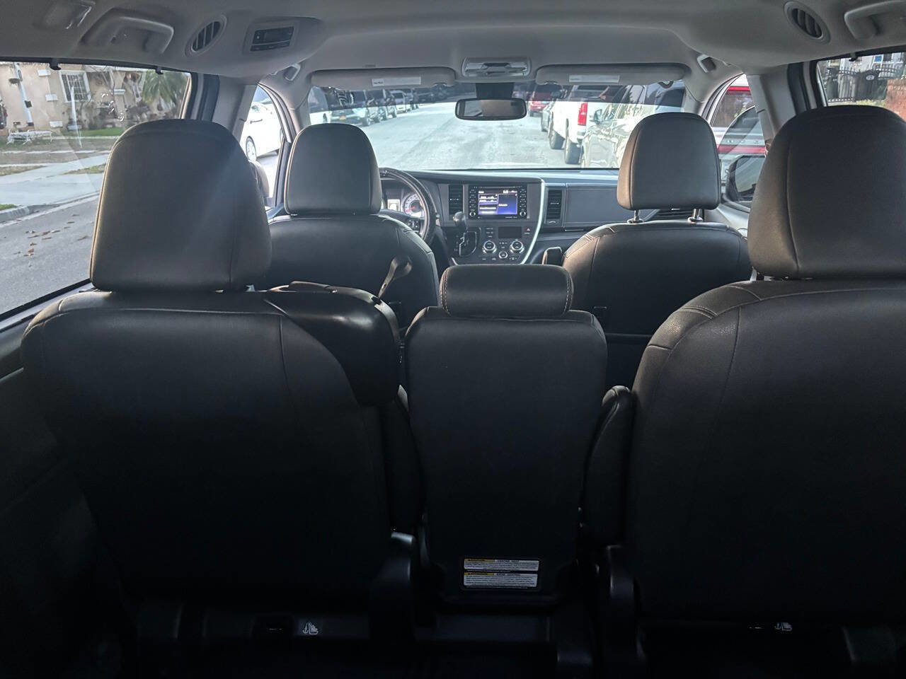 Used 2020 Toyota Sienna SE w/ Carpet Mat Package FWD image 16