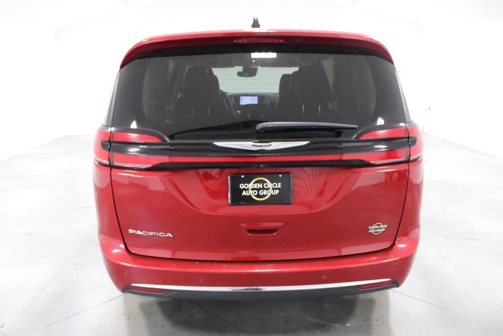 Used 2024 Chrysler Pacifica Touring-L FWD image 8