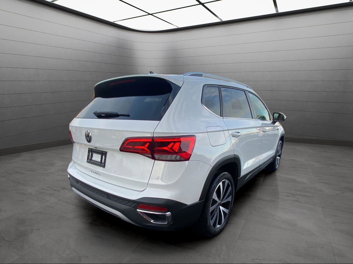 Used 2024 Volkswagen Taos SE image 5