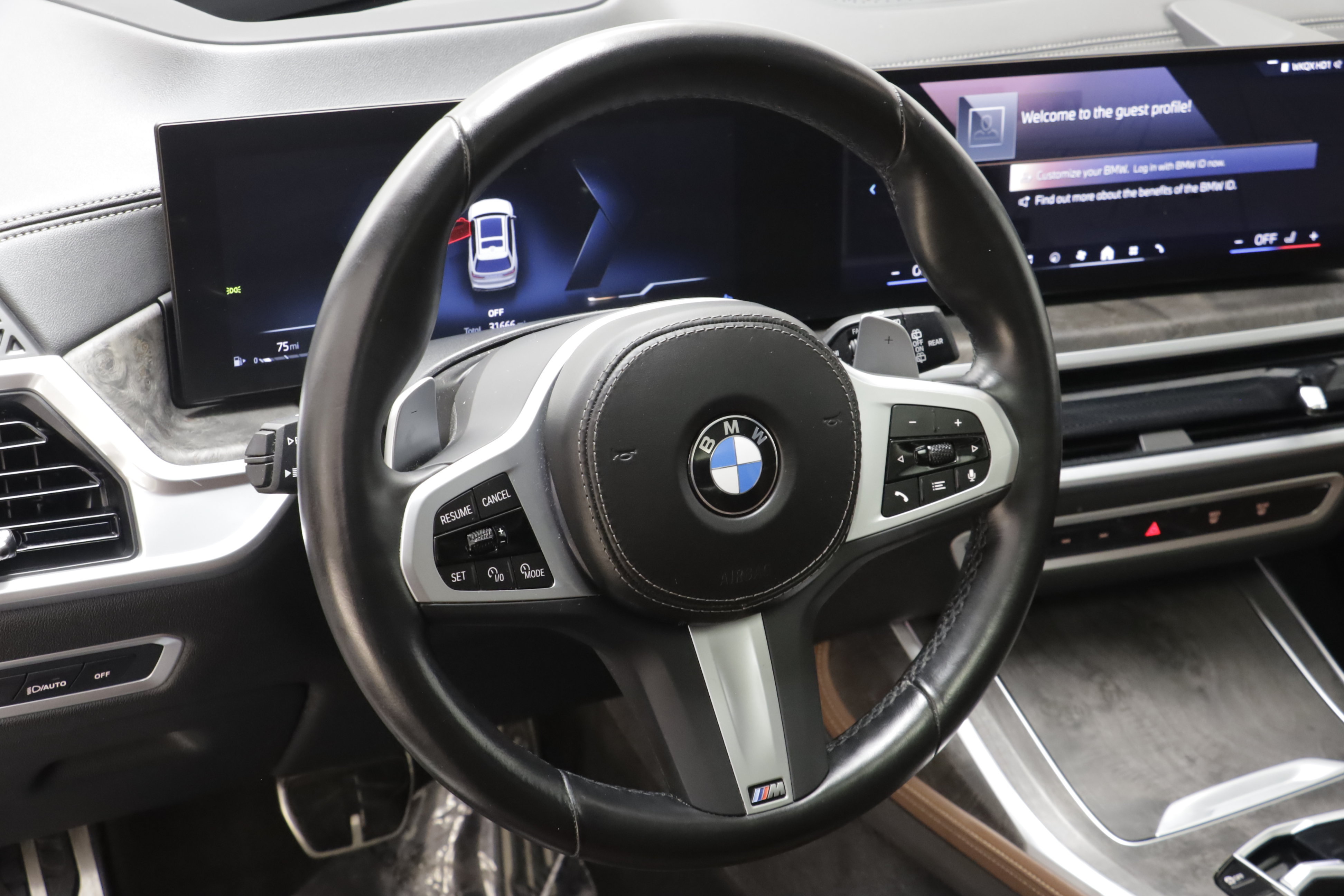Used 2024 BMW X7 xDrive40i w/ M Sport Package AWD/4WD image 8