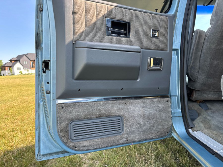 Used 1989 Chevrolet Suburban 4WD image 25