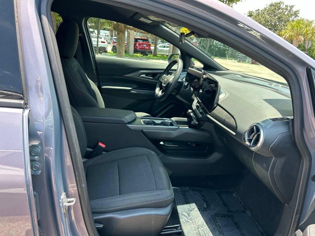 Used 2025 Chevrolet Equinox EV LT FWD image 36