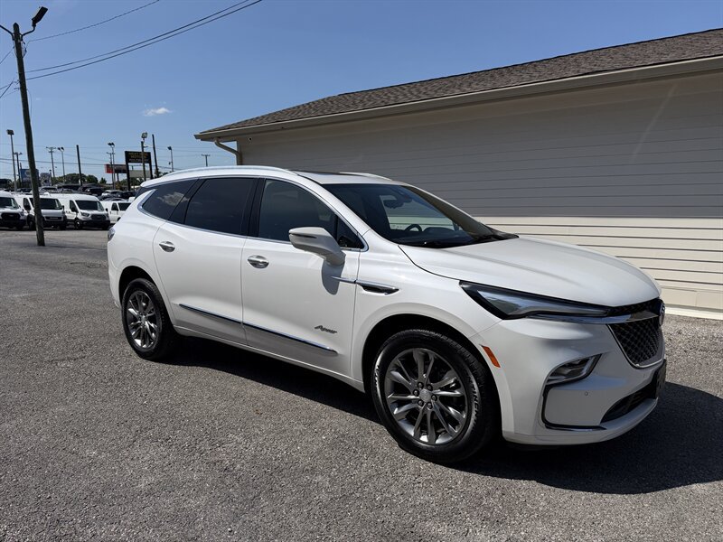 Used 2022 Buick Enclave Avenir w/ Avenir Technology Package AWD/4WD image 2