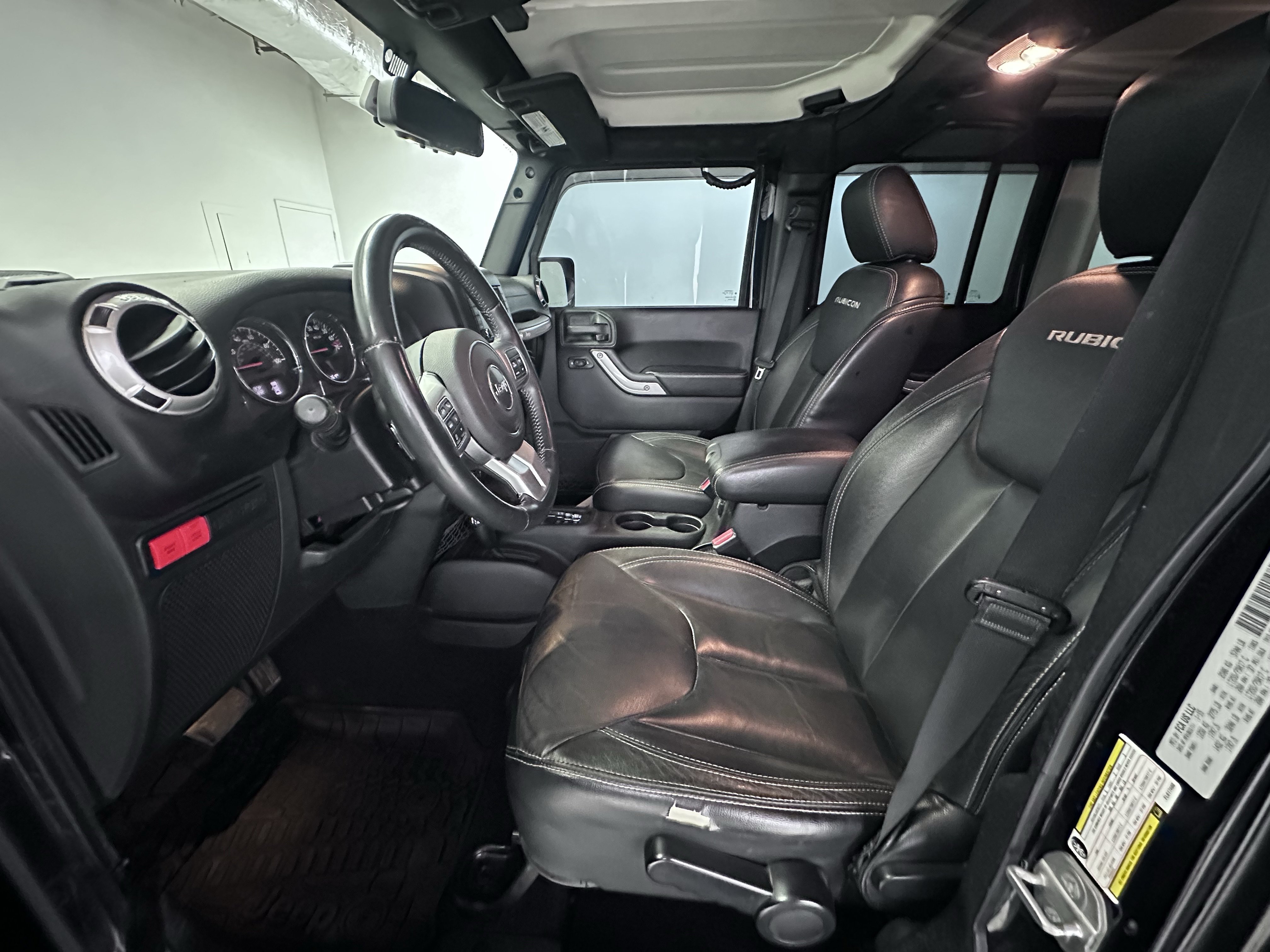 Used 2015 Jeep Wrangler Unlimited Rubicon AWD/4WD image 39