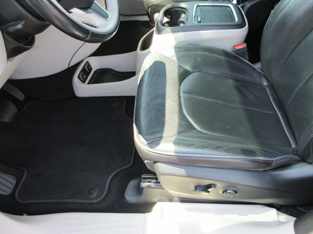 Used 2020 Chrysler Pacifica Limited FWD image 21