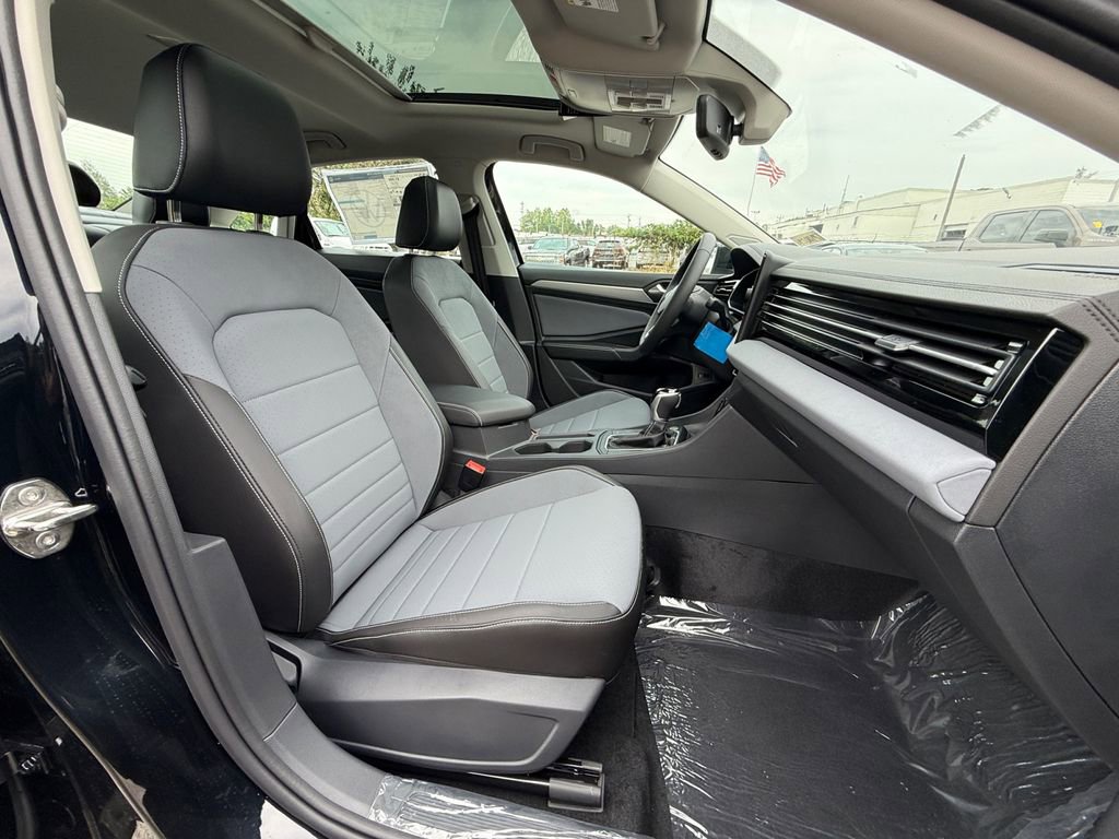 New 2026 Volkswagen Jetta SE image 22