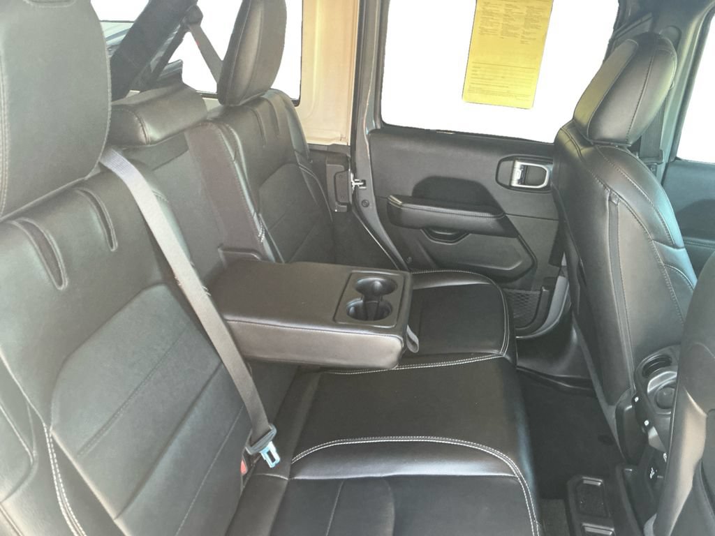 Used 2022 Jeep Wrangler Unlimited Sahara w/ Cold Weather Group AWD/4WD image 20