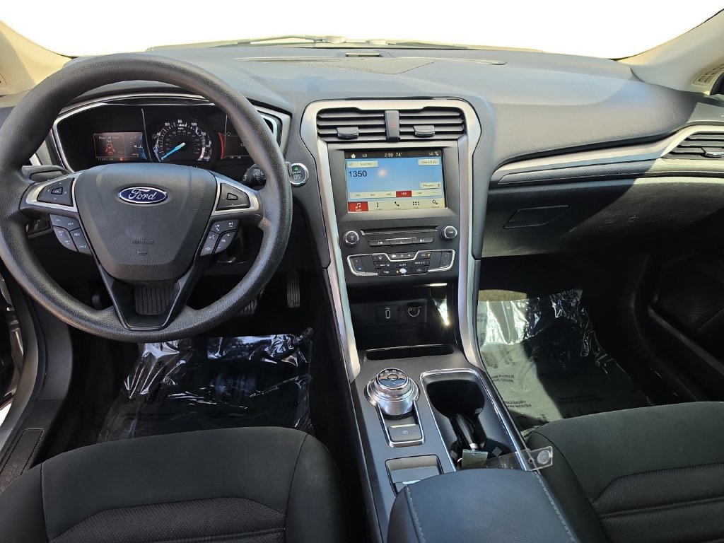 Used 2017 Ford Fusion SE w/ Fusion SE Technology Package FWD image 10