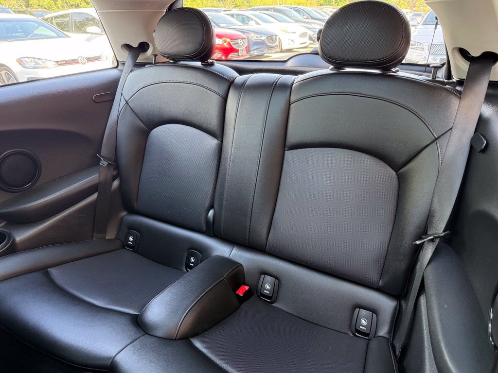 Used 2019 MINI Cooper S w/ Signature Upholstery Package FWD image 11