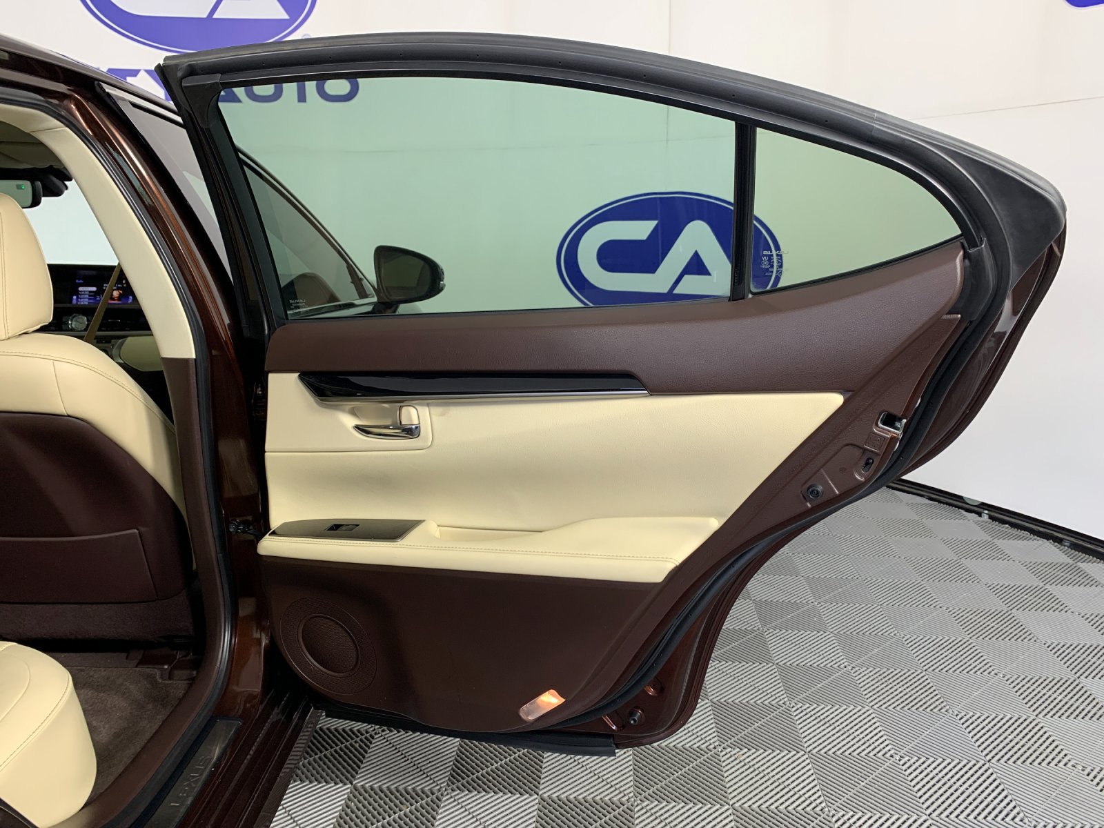 Used 2018 Lexus ES 350 w/ Accessory Package 2 FWD image 32