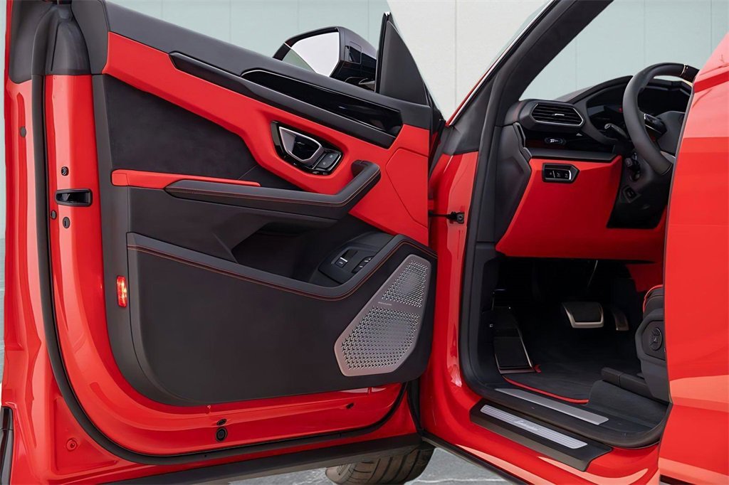 Used 2022 Lamborghini Urus image 25