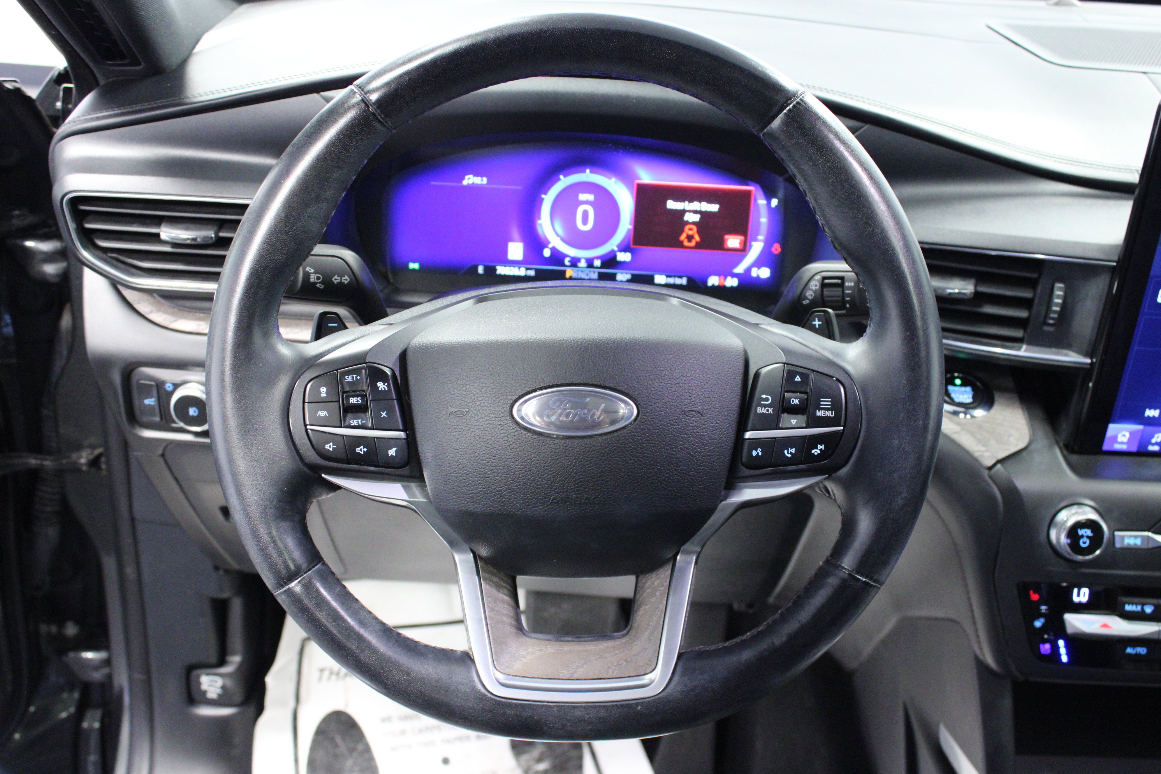 Used 2020 Ford Explorer Platinum w/ Premium Technology Package AWD/4WD image 18