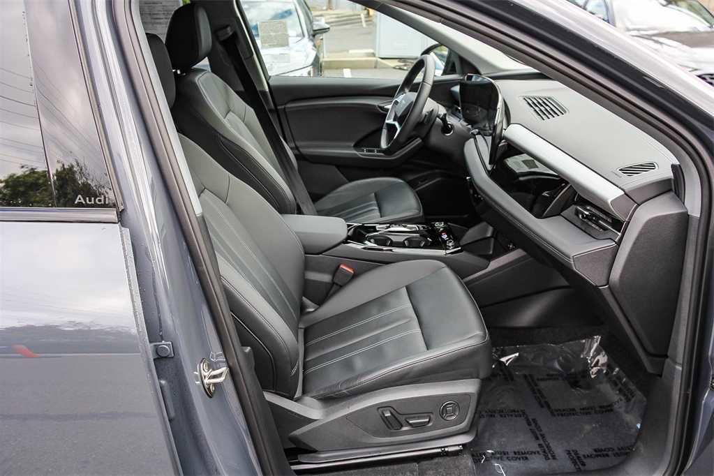 Used 2025 Audi Q6 e-tron Premium w/ Convenience Package image 17