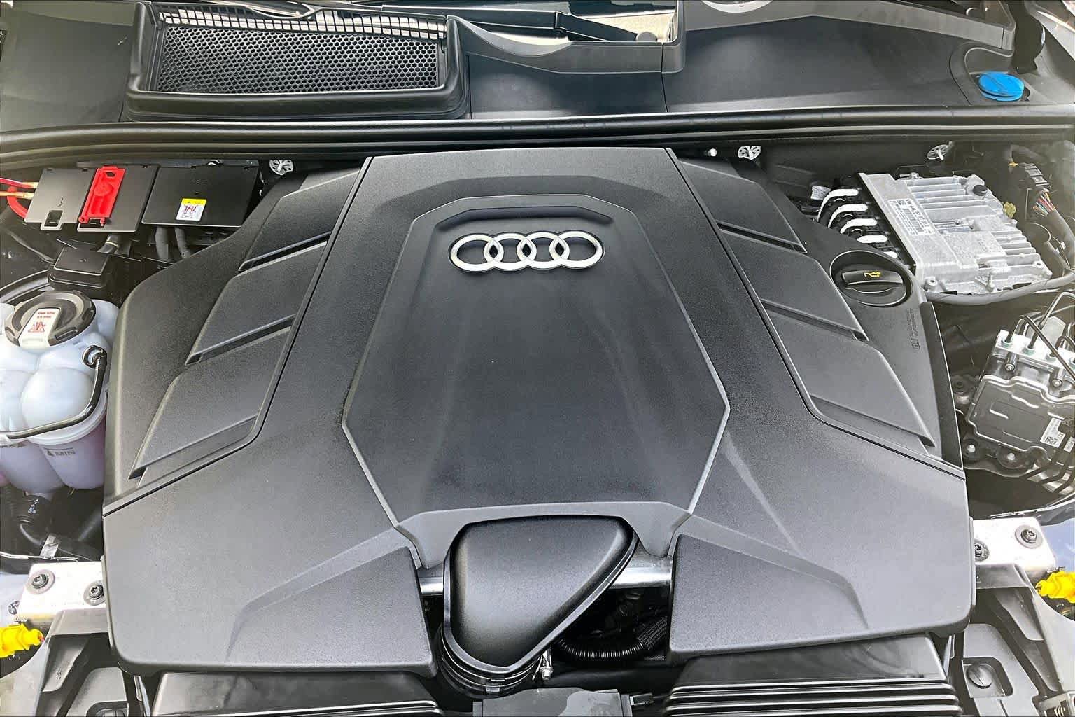 Used 2023 Audi Q7 3.0T Premium Plus w/ Premium Plus Package AWD/4WD image 32