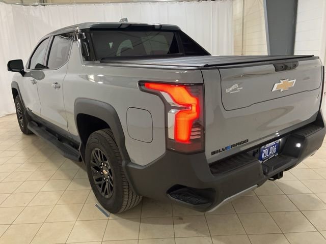 Used 2025 Chevrolet Silverado EV LT image 4