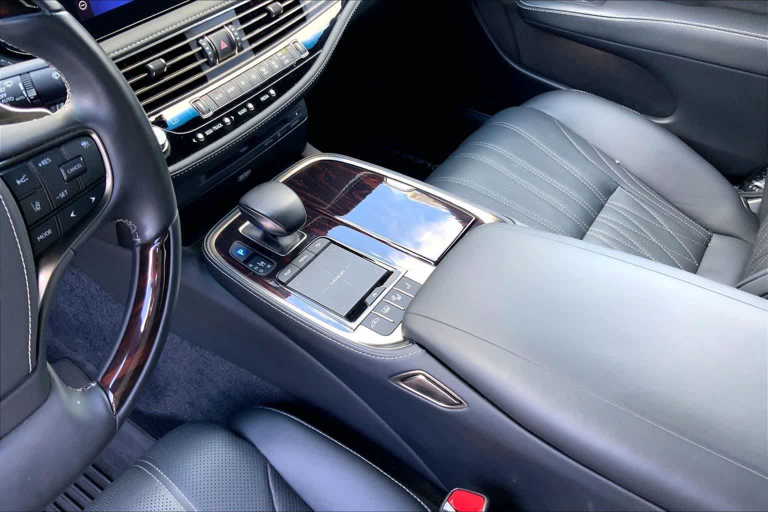 Used 2022 Lexus LS 500 w/ Luxury Package RWD image 16