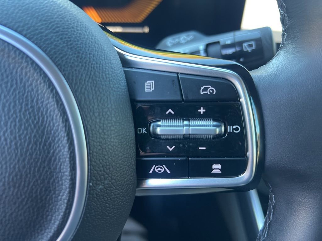 Certified 2025 Kia Carnival EX image 60