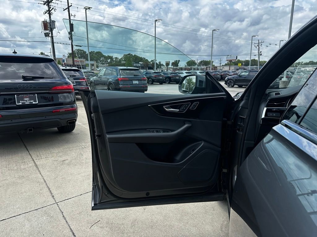 Used 2025 Audi Q8 Premium w/ Black Optic Package AWD/4WD image 9