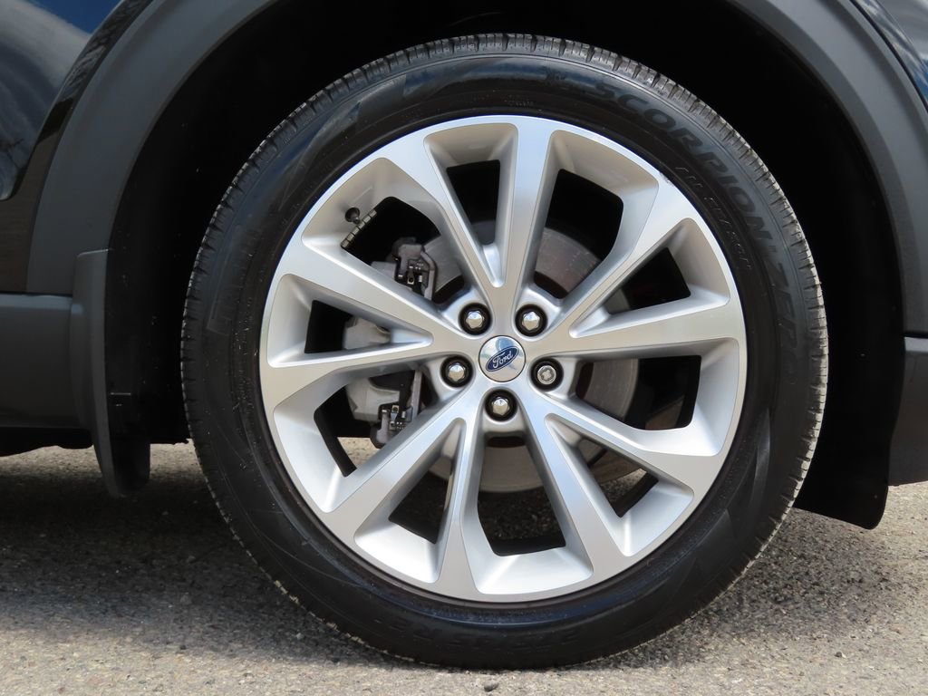 Used 2023 Ford Explorer Platinum w/ Technology Package AWD/4WD image 15