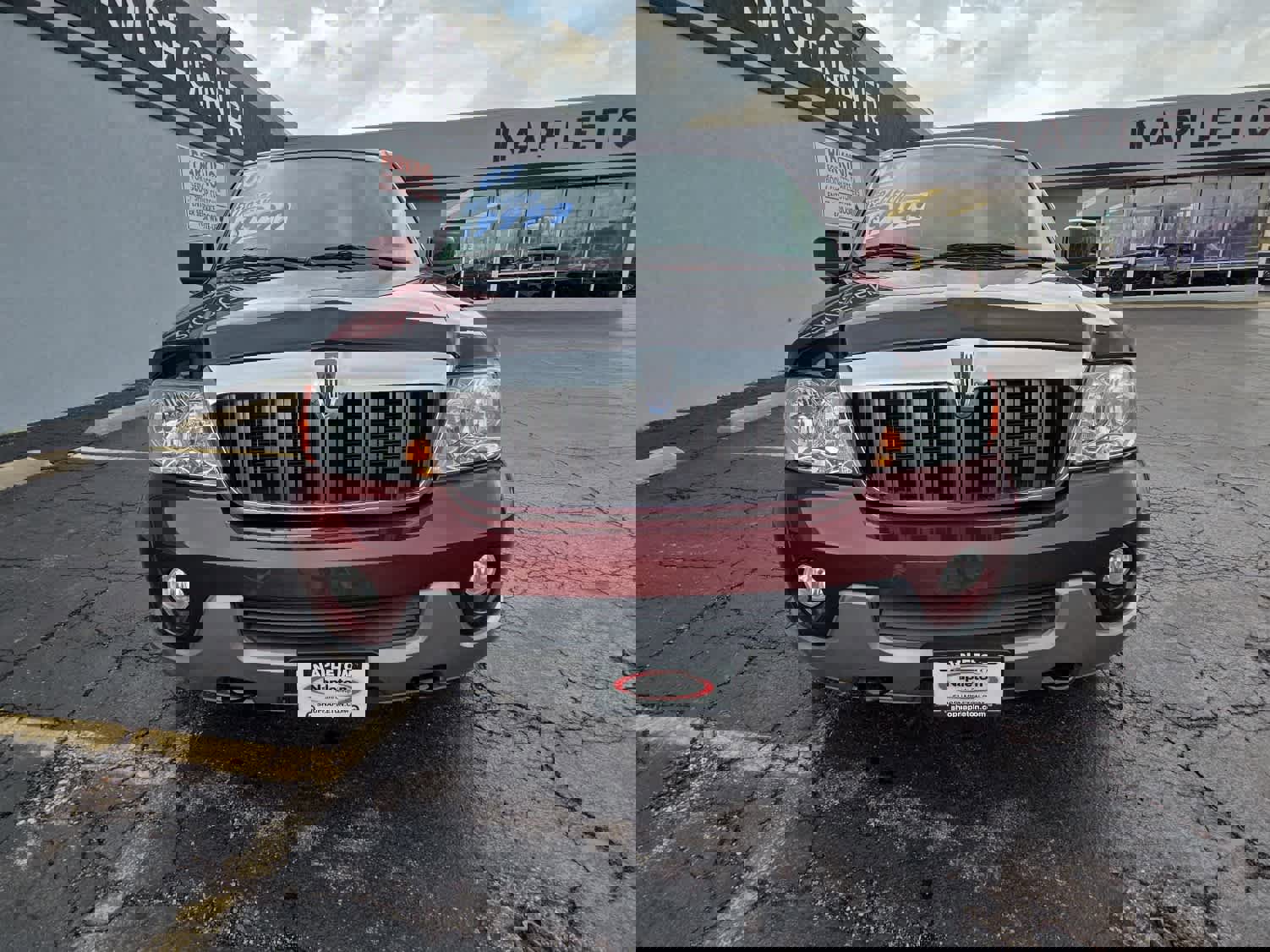 Used 2003 Lincoln Navigator Luxury image 2