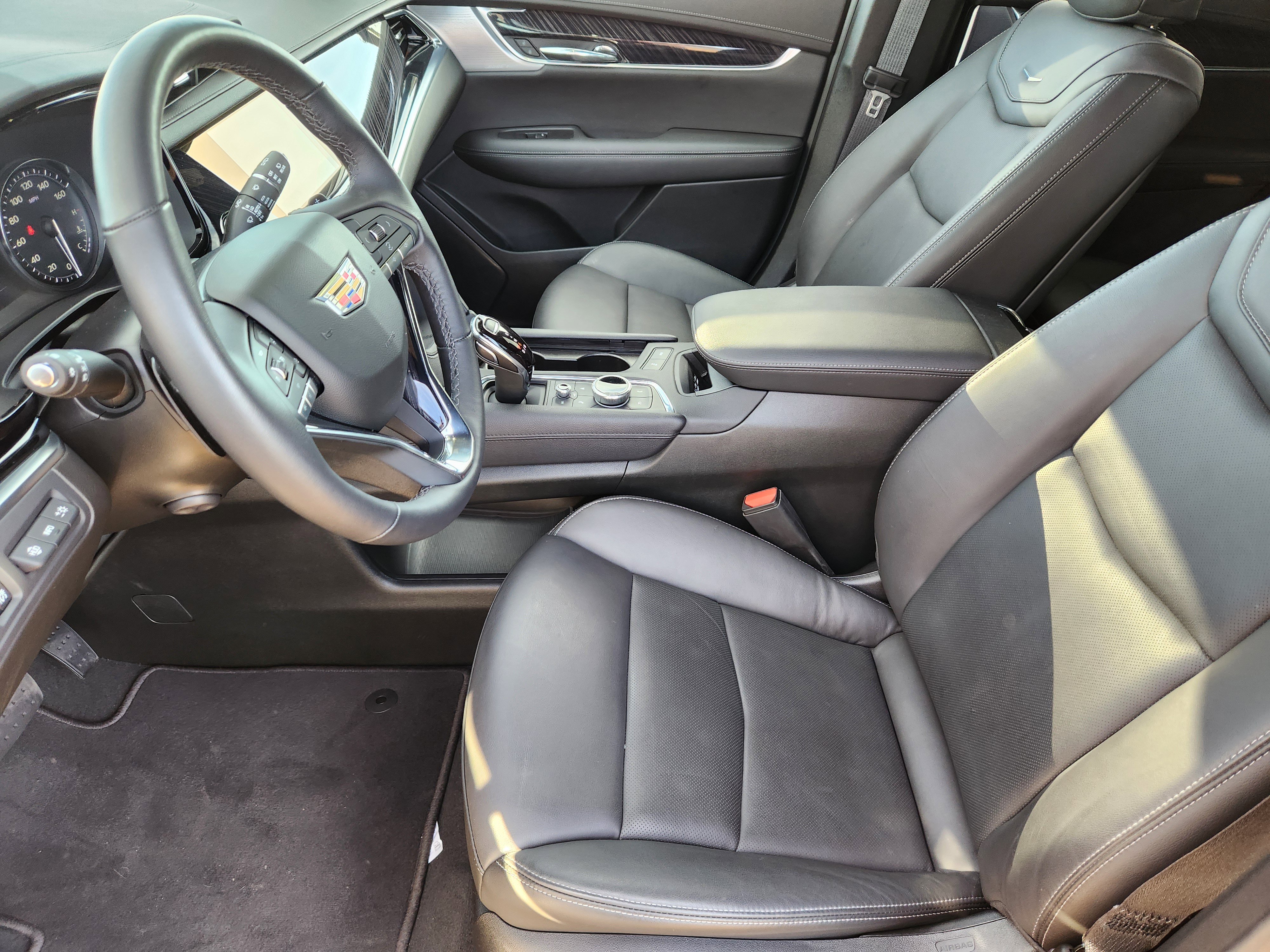 Used 2025 Cadillac XT6 Premium Luxury w/ Technology Package image 13