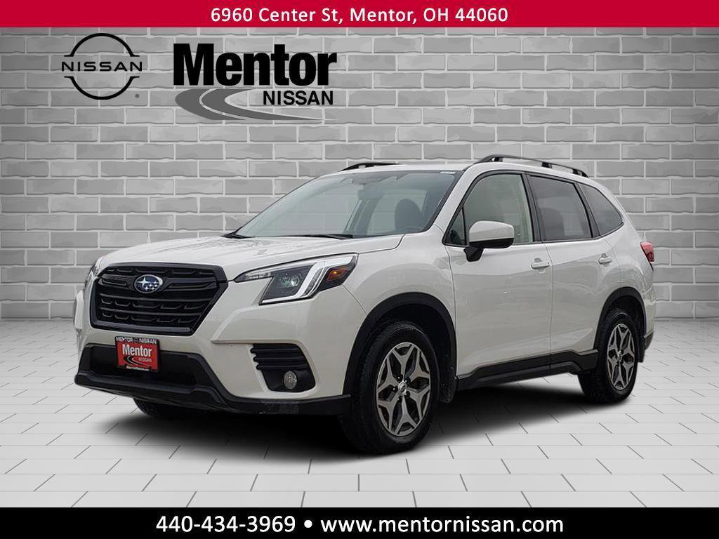 Used 2023 Subaru Forester Premium image 3