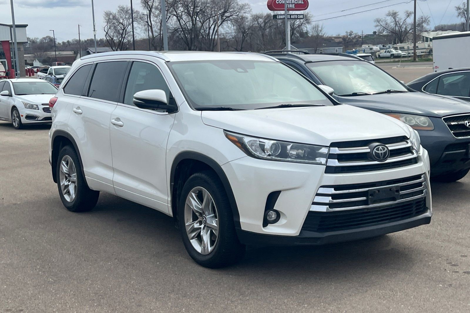 Used 2019 Toyota Highlander Limited image 2