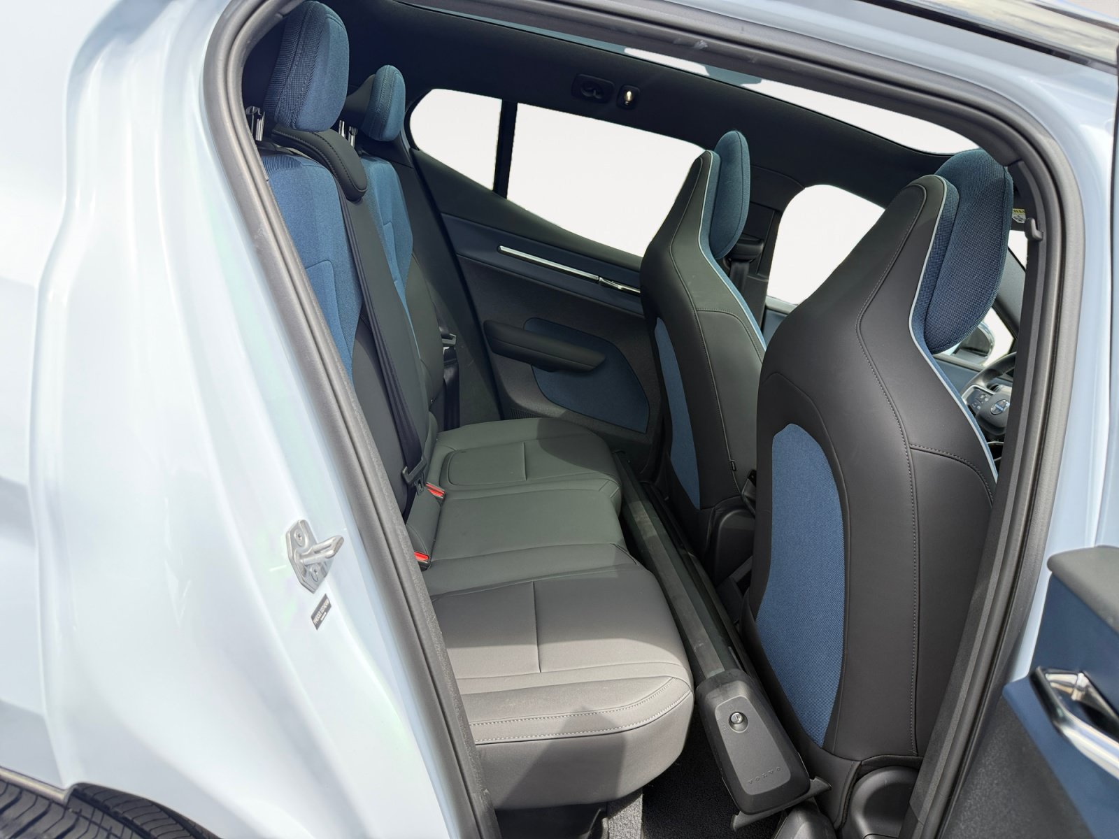 Used 2025 Volvo EX30 Ultra AWD/4WD image 18