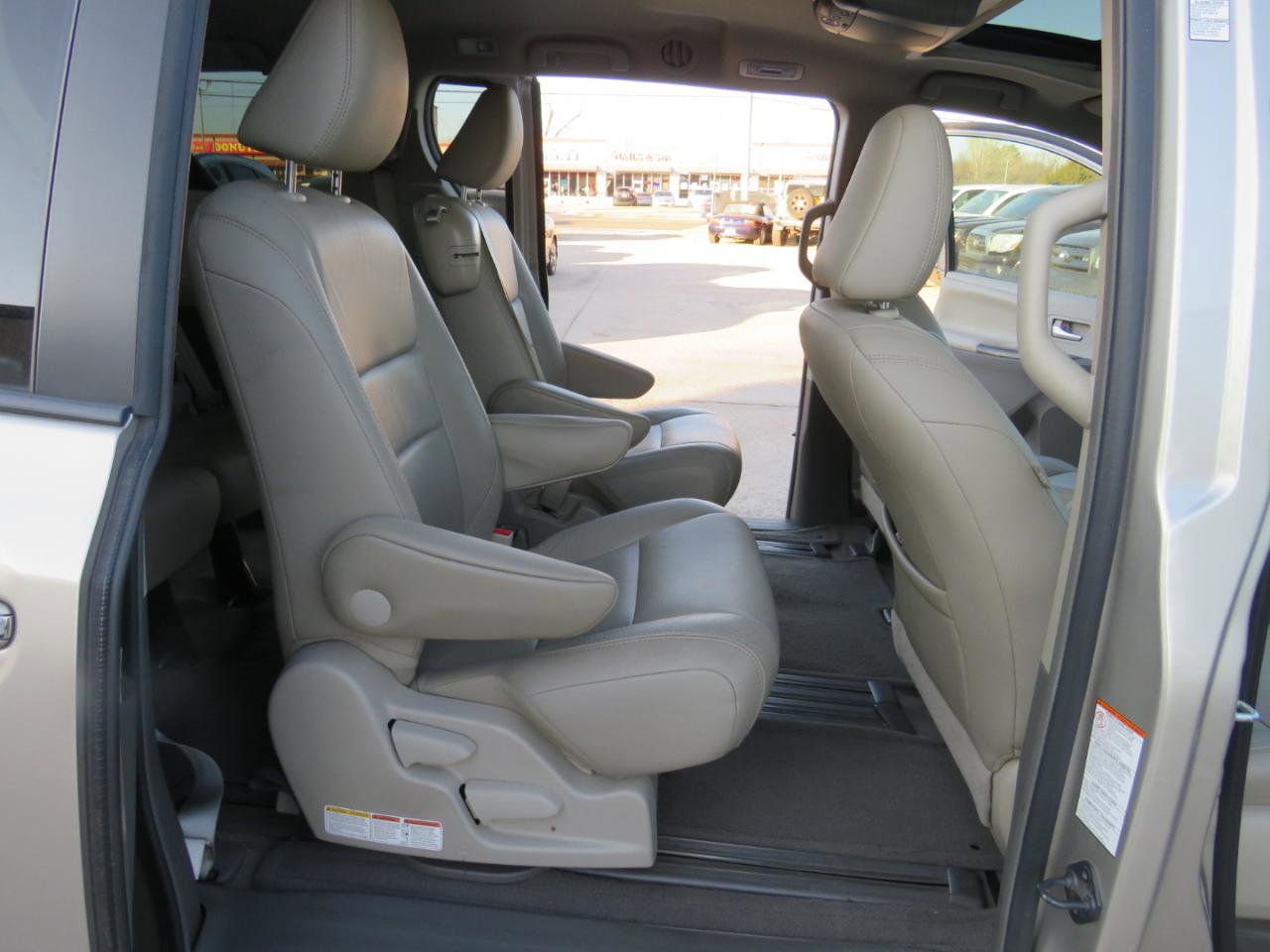 Used 2015 Toyota Sienna XLE w/ XLE Navigation Package FWD image 27