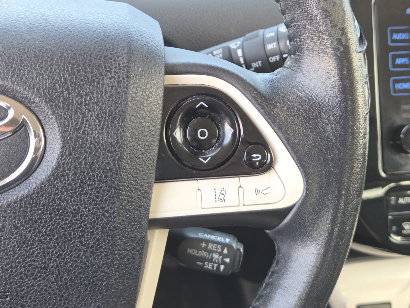 Used 2018 Toyota Prius Three Touring FWD image 4