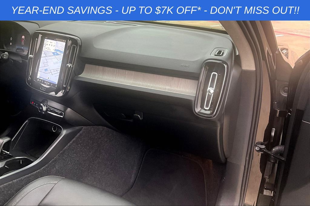 Used 2025 Volvo XC40 B5 Core w/ Protection Package Premier image 18