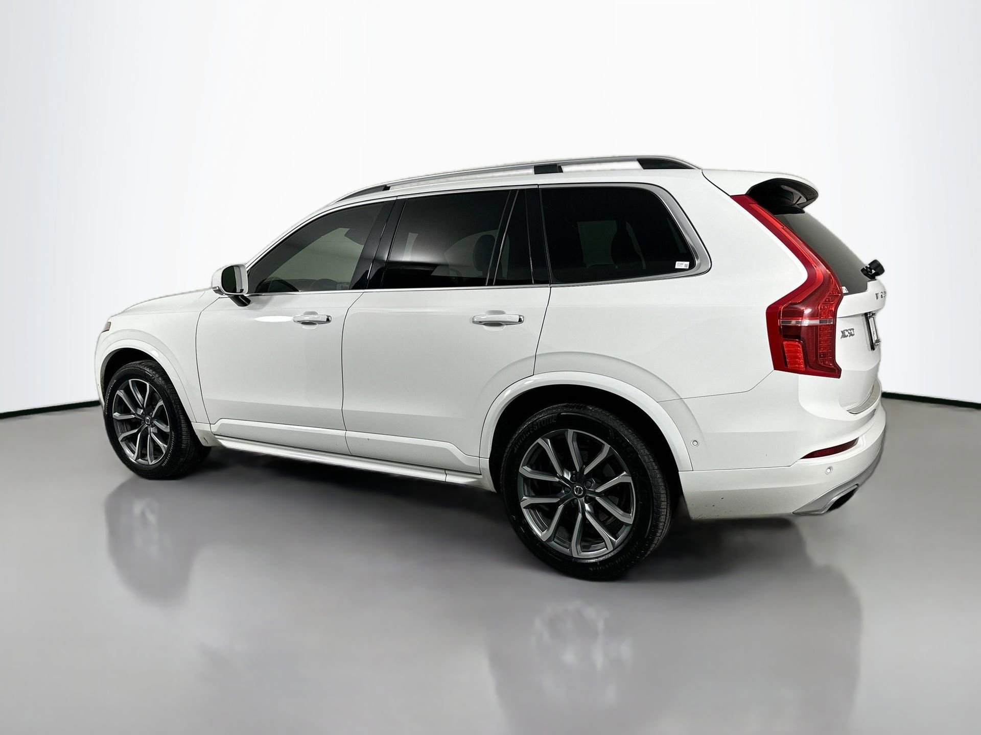 Used 2018 Volvo XC90 T6 Momentum w/ Convenience Package image 8