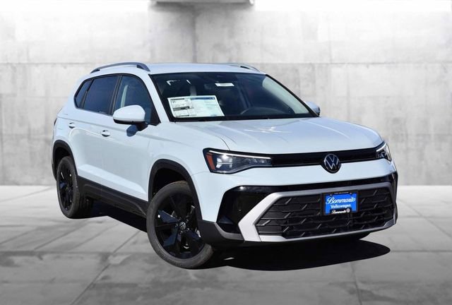 New 2026 Volkswagen Taos SE FWD image 2