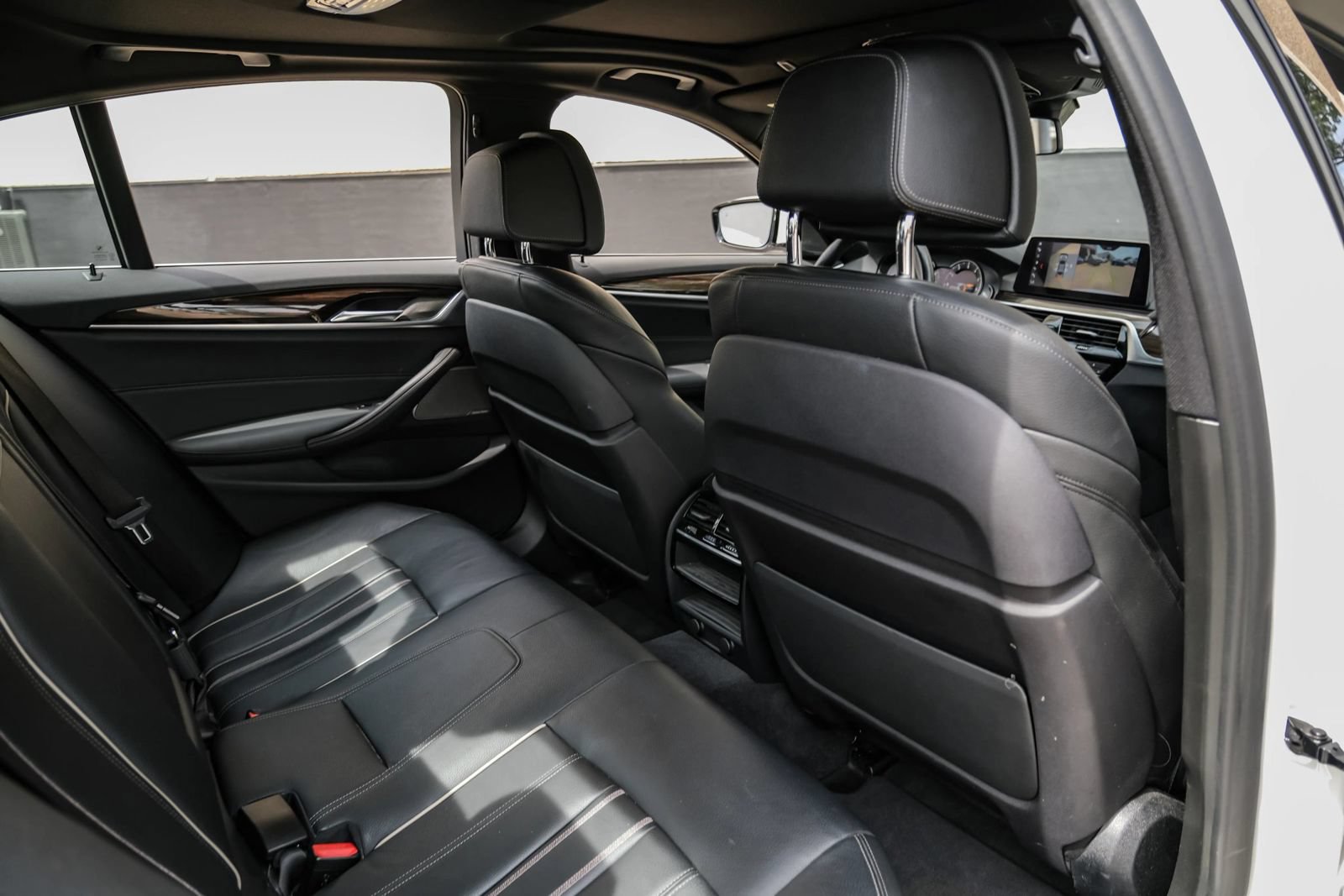 Used 2019 BMW 540i xDrive AWD/4WD image 35