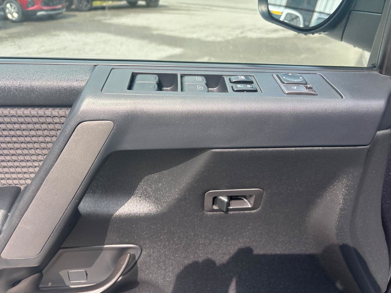 Used 2013 Nissan Titan SV w/ SV Value Truck Pkg AWD/4WD image 10