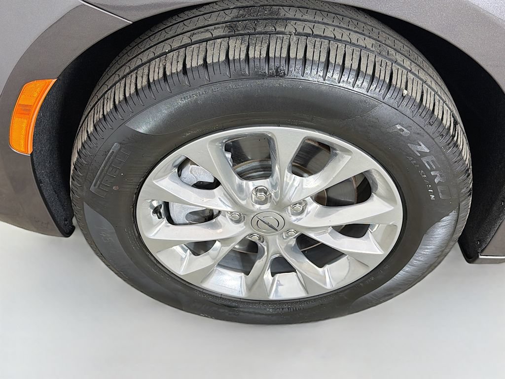 Used 2023 Chrysler Pacifica Touring-L AWD/4WD image 19