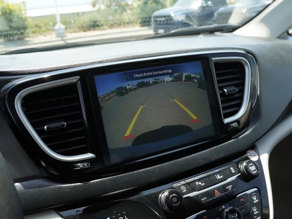 Certified 2023 Chrysler Pacifica Touring-L FWD image 15