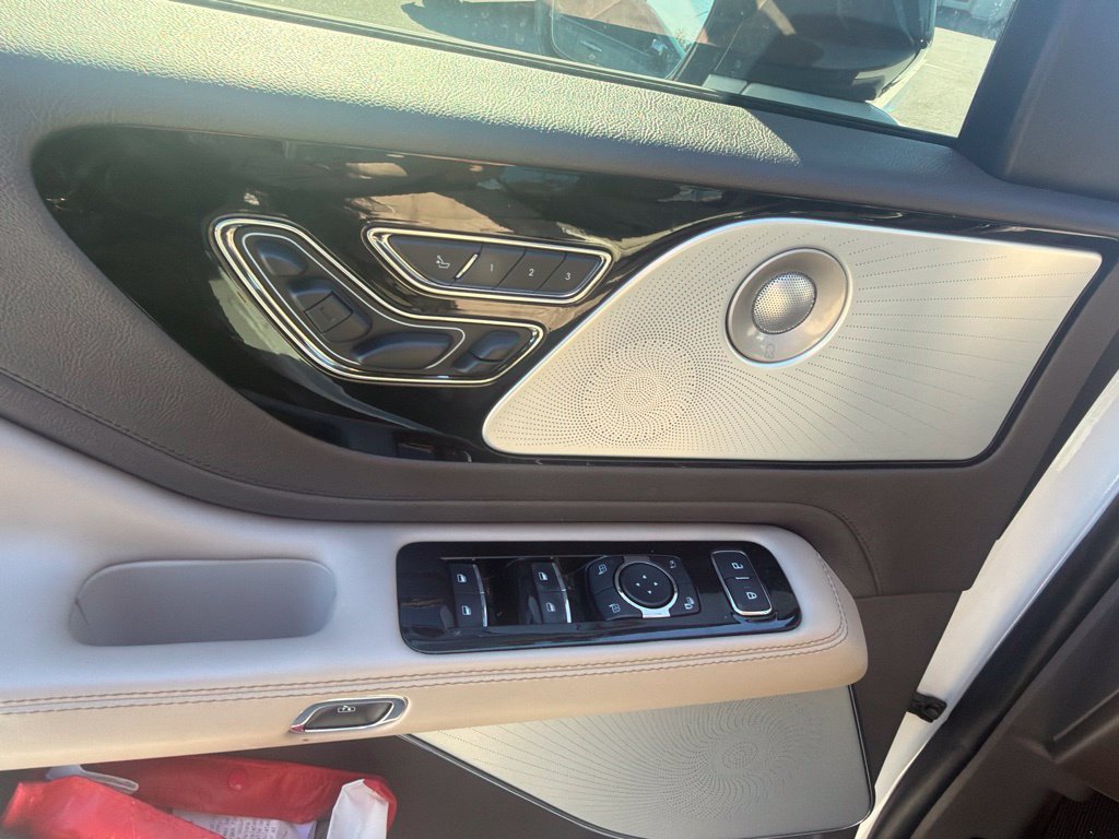 Used 2021 Lincoln Aviator Reserve w/ Equipment Group 201A RWD image 12