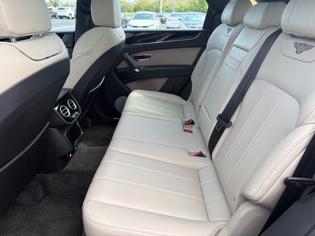 Used 2019 Bentley Bentayga AWD/4WD image 16