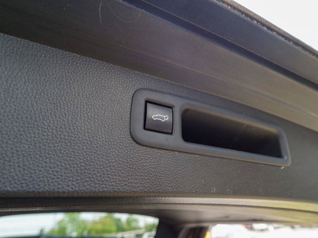Used 2021 Toyota Highlander XSE FWD image 11