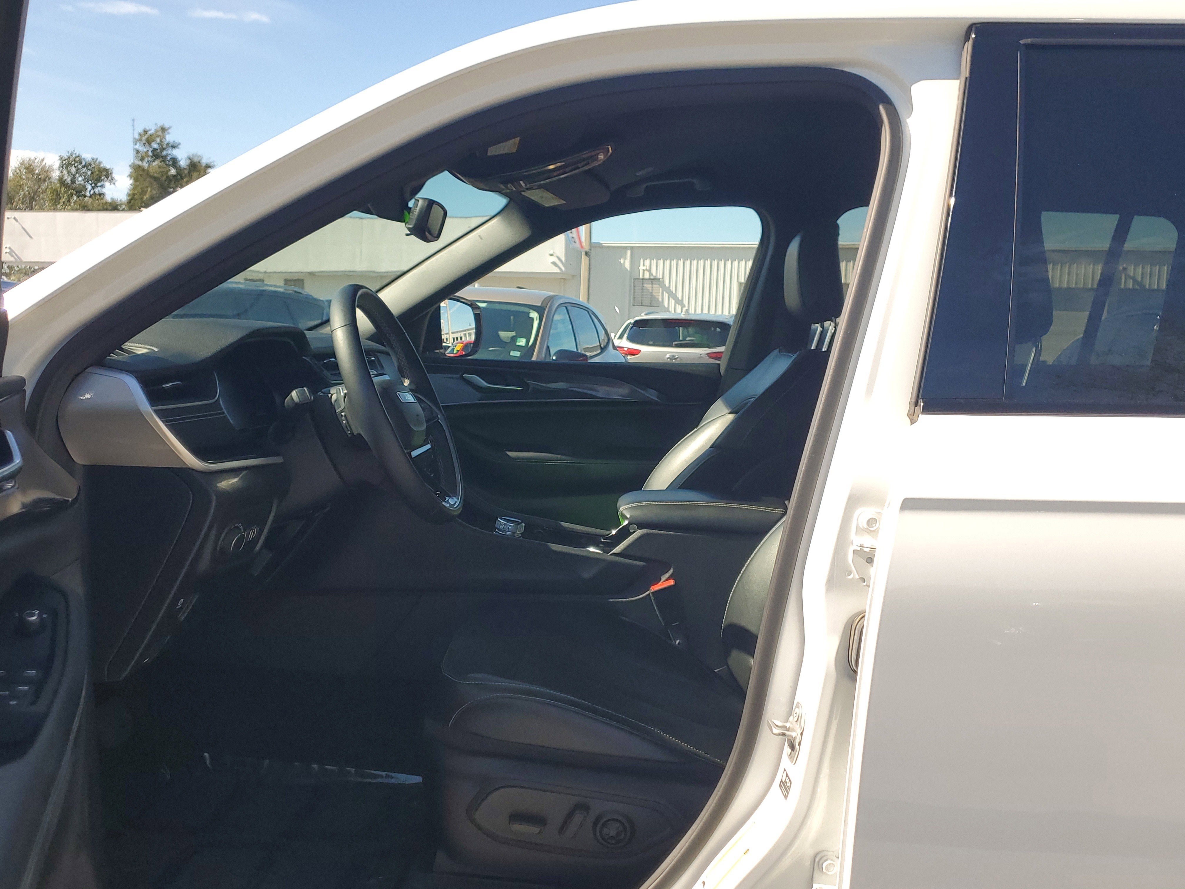 Used 2021 Jeep Grand Cherokee L Laredo image 21