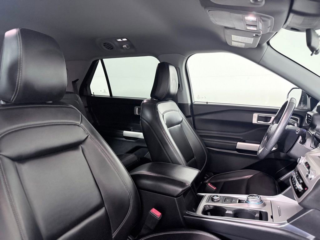Used 2021 Ford Explorer XLT w/ Equipment Group 202A AWD/4WD image 27